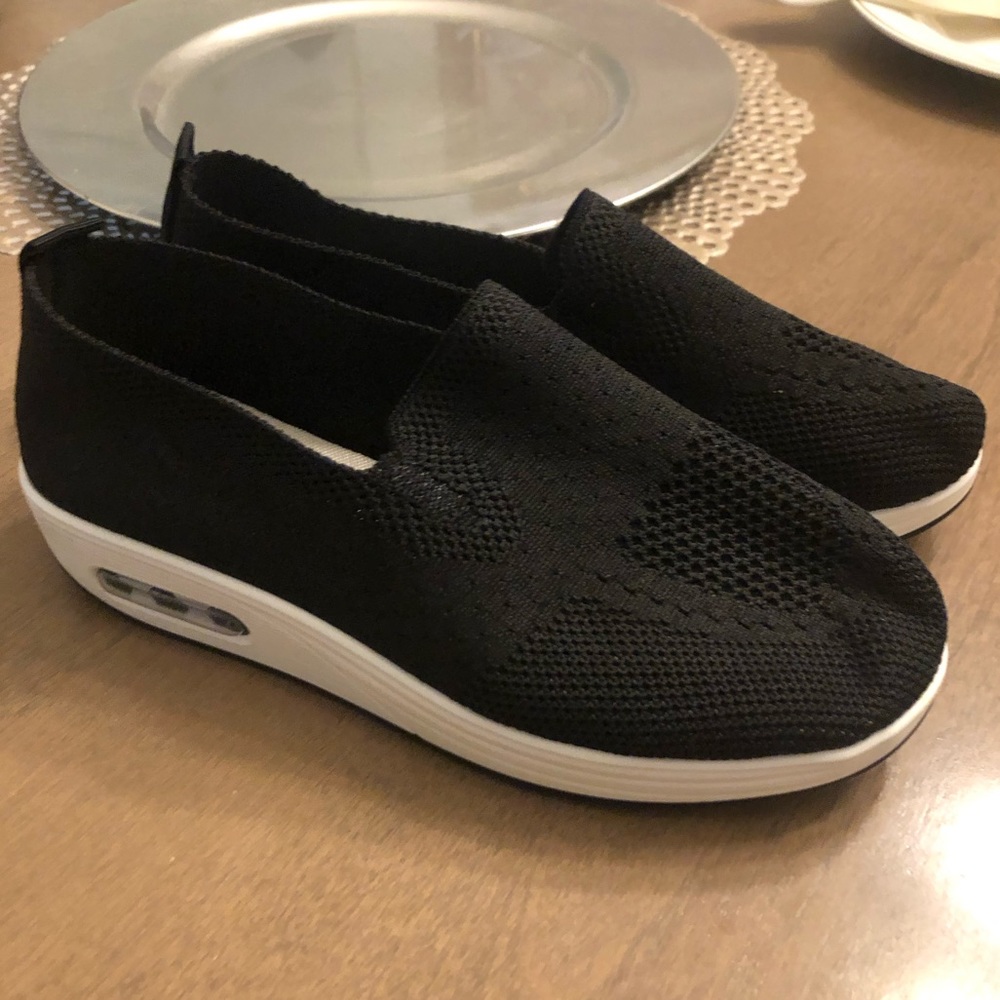 NEW Women’s Slip On Lightweight Tennis Shoes Sneakers